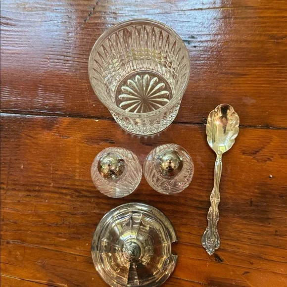 Crystal and silver sugar/jelly jar with glass salt and pepper shakers - Picture 2 of 9